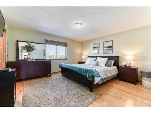 230 Tuscany Vista Road Nw, Calgary, AB - Indoor Photo Showing Bedroom