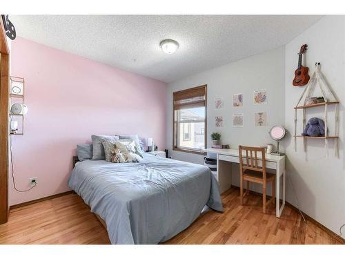 230 Tuscany Vista Road Nw, Calgary, AB - Indoor Photo Showing Bedroom