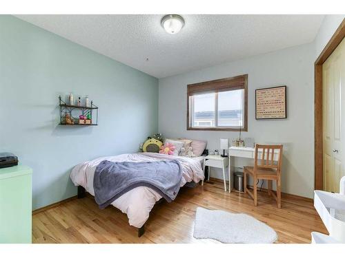 230 Tuscany Vista Road Nw, Calgary, AB - Indoor Photo Showing Bedroom