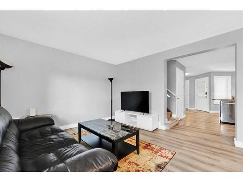 75 Harvest Oak Circle Ne, Calgary, AB - Indoor Photo Showing Living Room