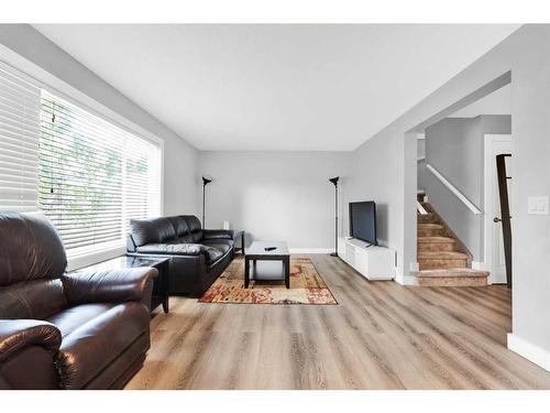 75 Harvest Oak Circle Ne, Calgary, AB - Indoor Photo Showing Living Room