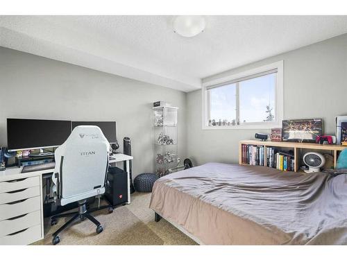 208-120 Country Village Circle Ne, Calgary, AB - Indoor Photo Showing Bedroom