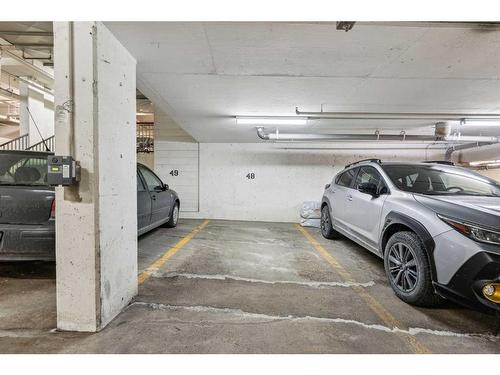 306-1000 15 Avenue Sw, Calgary, AB - Indoor Photo Showing Garage