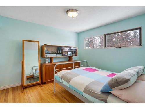 1132 Lake Sylvan Place Se, Calgary, AB - Indoor Photo Showing Bedroom