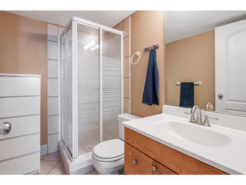 1132 Lake Sylvan Place Se, Calgary, AB - Indoor Photo Showing Bathroom