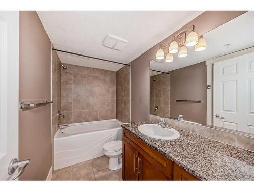 228-500 Rocky Vista Gardens Nw, Calgary, AB - Indoor Photo Showing Bathroom