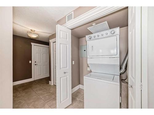 228-500 Rocky Vista Gardens Nw, Calgary, AB - Indoor Photo Showing Laundry Room