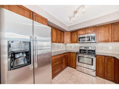 228-500 Rocky Vista Gardens Nw, Calgary, AB - Indoor Photo Showing Kitchen