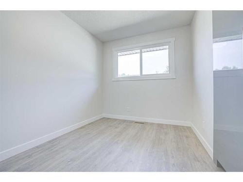 11220 Braxton Road Sw, Calgary, AB - Indoor Photo Showing Other Room