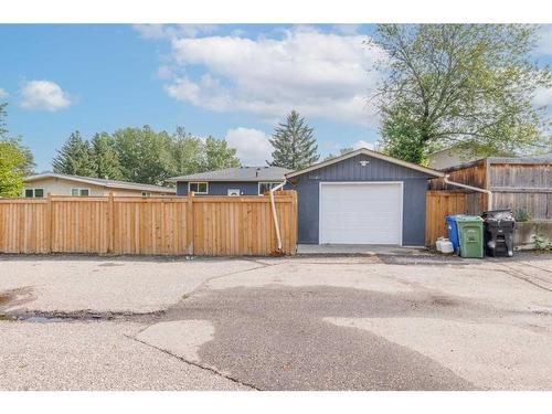 11220 Braxton Road Sw, Calgary, AB - Outdoor