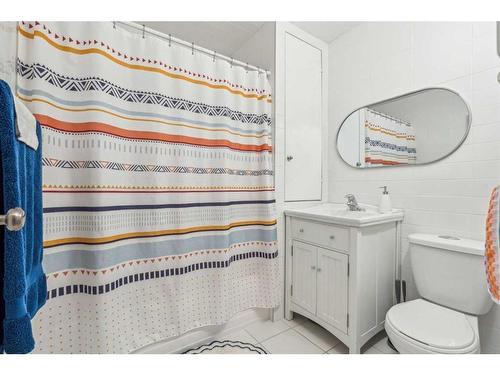 3141 6 Street Ne, Calgary, AB - Indoor Photo Showing Bathroom