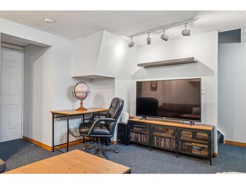 3141 6 Street Ne, Calgary, AB - Indoor Photo Showing Office