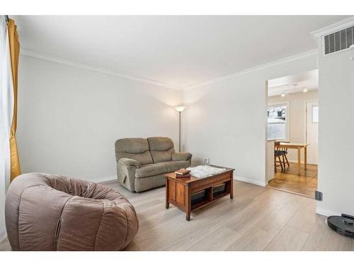 3141 6 Street Ne, Calgary, AB - Indoor Photo Showing Other Room