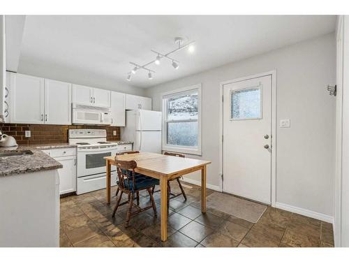 3141 6 Street Ne, Calgary, AB - Indoor Photo Showing Kitchen