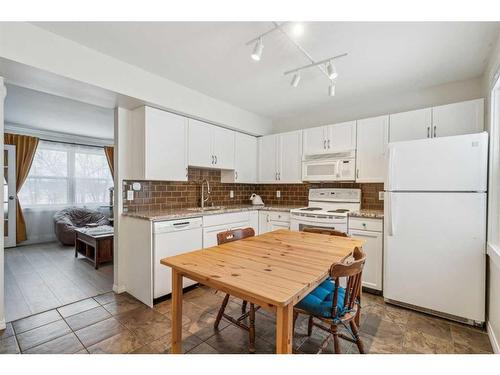 3141 6 Street Ne, Calgary, AB - Indoor Photo Showing Kitchen