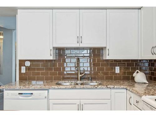 3141 6 Street Ne, Calgary, AB - Indoor Photo Showing Kitchen With Double Sink With Upgraded Kitchen