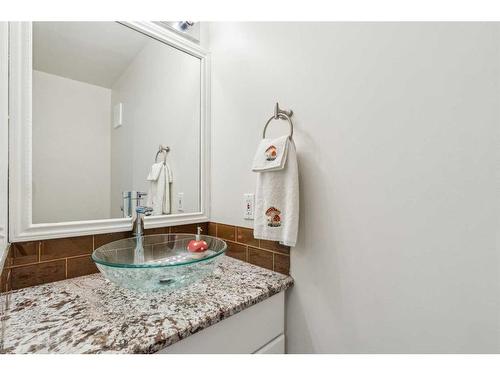 3141 6 Street Ne, Calgary, AB - Indoor Photo Showing Bathroom