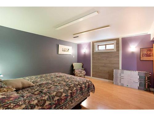 73 Langton Drive Sw, Calgary, AB - Indoor Photo Showing Bedroom