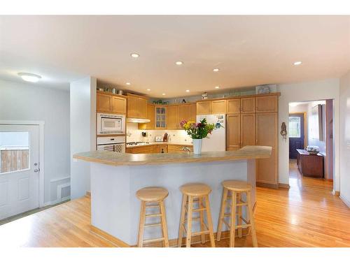 73 Langton Drive Sw, Calgary, AB - Indoor Photo Showing Kitchen