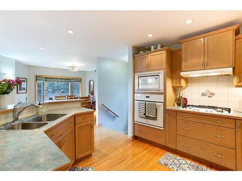 73 Langton Drive Sw, Calgary, AB - Indoor Photo Showing Kitchen With Double Sink