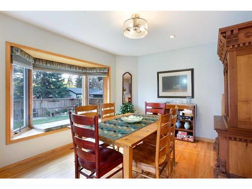 73 Langton Drive Sw, Calgary, AB - Indoor Photo Showing Dining Room