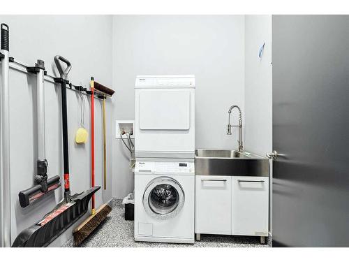 19-1750 120 Avenue Ne, Calgary, AB - Indoor Photo Showing Laundry Room