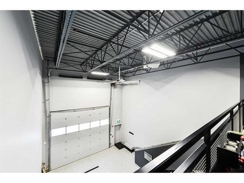 19-1750 120 Avenue Ne, Calgary, AB - Indoor Photo Showing Garage