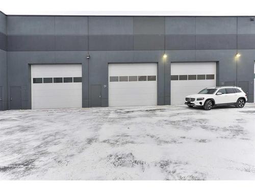 19-1750 120 Avenue Ne, Calgary, AB - Indoor Photo Showing Garage