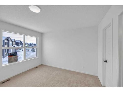 166 Edith Road Nw, Calgary, AB - Indoor Photo Showing Other Room