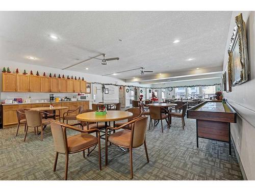 215-3 Parklane Way, Strathmore, AB - Indoor Photo Showing Dining Room