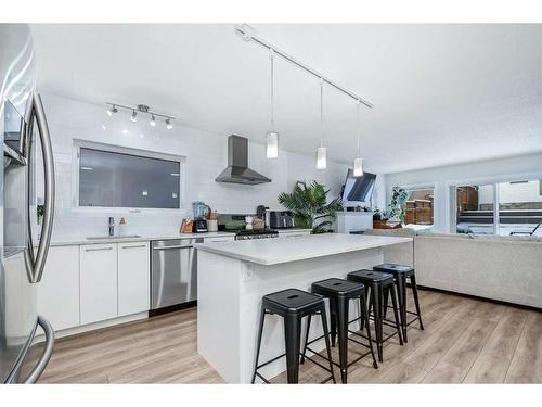 2004 7 Avenue Nw, Calgary, AB - Indoor Photo Showing Kitchen With Upgraded Kitchen