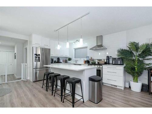 2004 7 Avenue Nw, Calgary, AB - Indoor Photo Showing Kitchen With Upgraded Kitchen