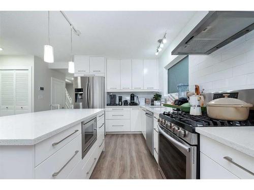 2004 7 Avenue Nw, Calgary, AB - Indoor Photo Showing Kitchen With Upgraded Kitchen