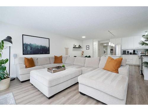 2004 7 Avenue Nw, Calgary, AB - Indoor Photo Showing Living Room