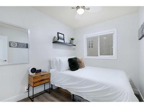 2004 7 Avenue Nw, Calgary, AB - Indoor Photo Showing Bedroom