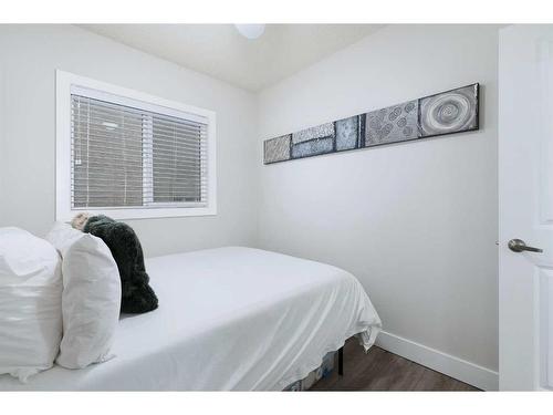 2004 7 Avenue Nw, Calgary, AB - Indoor Photo Showing Bedroom