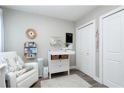 2004 7 Avenue Nw, Calgary, AB - Indoor Photo Showing Bedroom