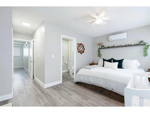 2004 7 Avenue Nw, Calgary, AB - Indoor Photo Showing Bedroom