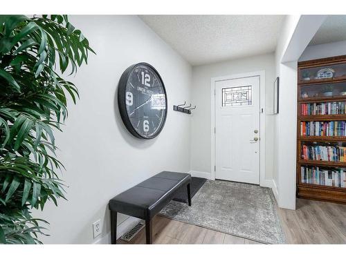 2004 7 Avenue Nw, Calgary, AB - Indoor Photo Showing Other Room