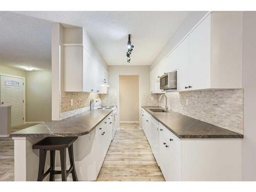 3513 43 Street Sw, Calgary, AB - Indoor Photo Showing Kitchen