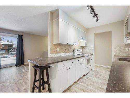 3513 43 Street Sw, Calgary, AB - Indoor Photo Showing Kitchen