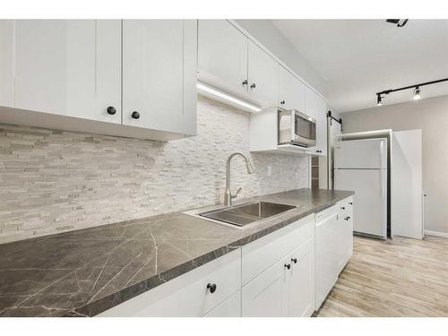 3513 43 Street Sw, Calgary, AB - Indoor Photo Showing Kitchen