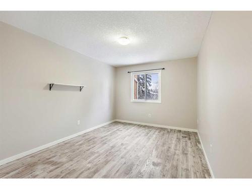 3513 43 Street Sw, Calgary, AB - Indoor Photo Showing Other Room