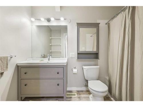 3513 43 Street Sw, Calgary, AB - Indoor Photo Showing Bathroom