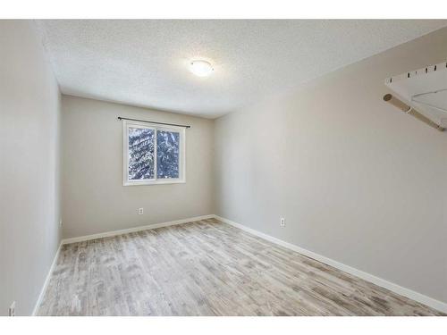 3513 43 Street Sw, Calgary, AB - Indoor Photo Showing Other Room