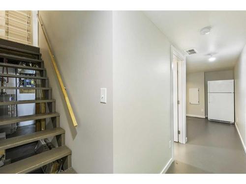 3513 43 Street Sw, Calgary, AB - Indoor Photo Showing Other Room