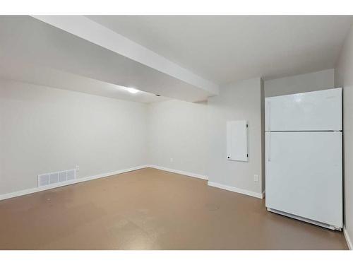 3513 43 Street Sw, Calgary, AB - Indoor Photo Showing Other Room