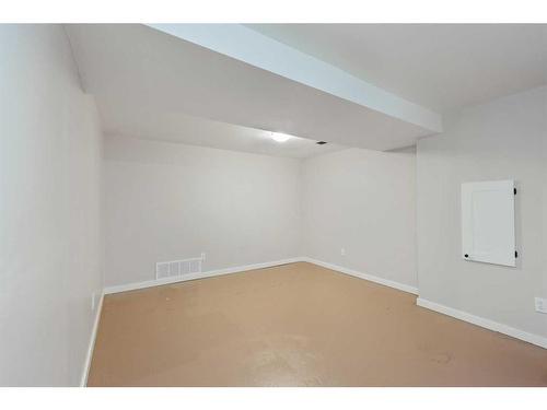 3513 43 Street Sw, Calgary, AB - Indoor Photo Showing Other Room