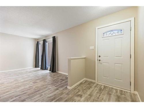 3513 43 Street Sw, Calgary, AB - Indoor Photo Showing Other Room