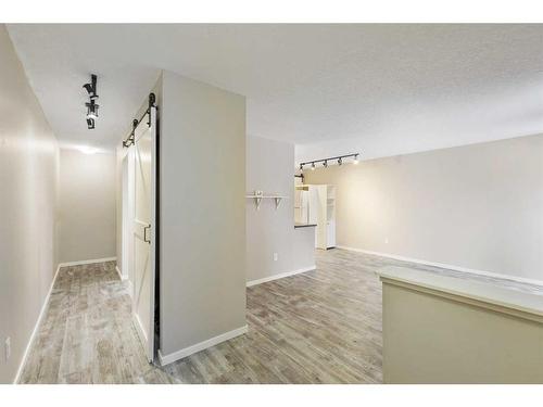 3513 43 Street Sw, Calgary, AB - Indoor Photo Showing Other Room